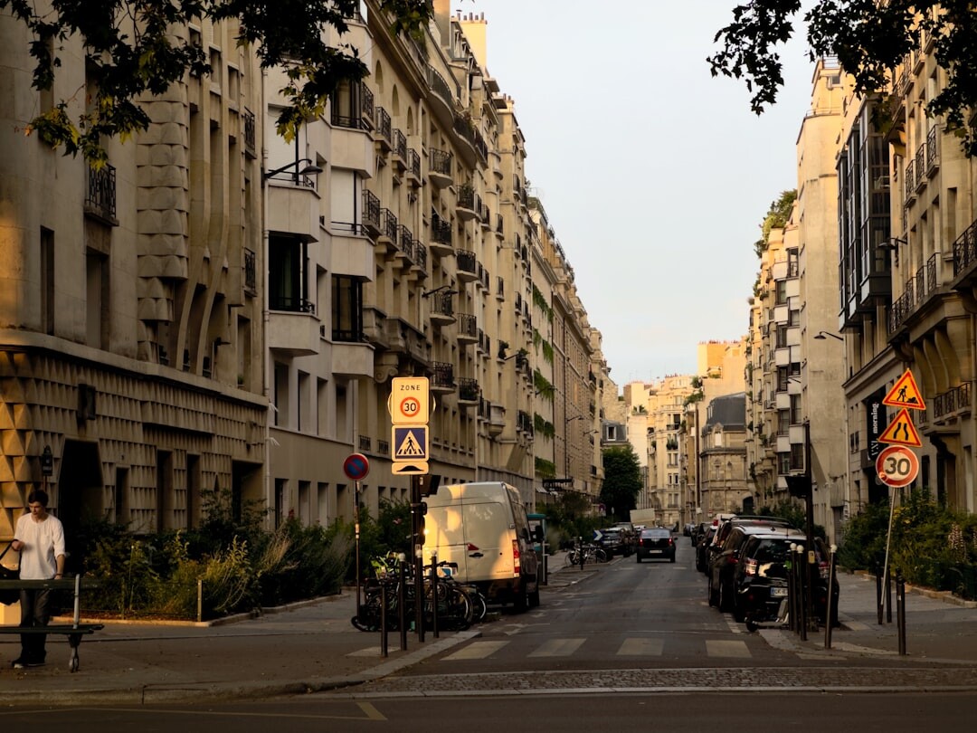paris street scene